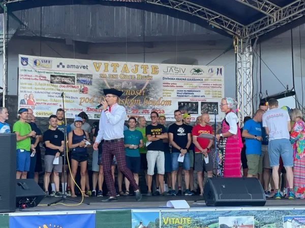 Slnečno, pozitívne prekvapenia, hviezdy a tradícia
